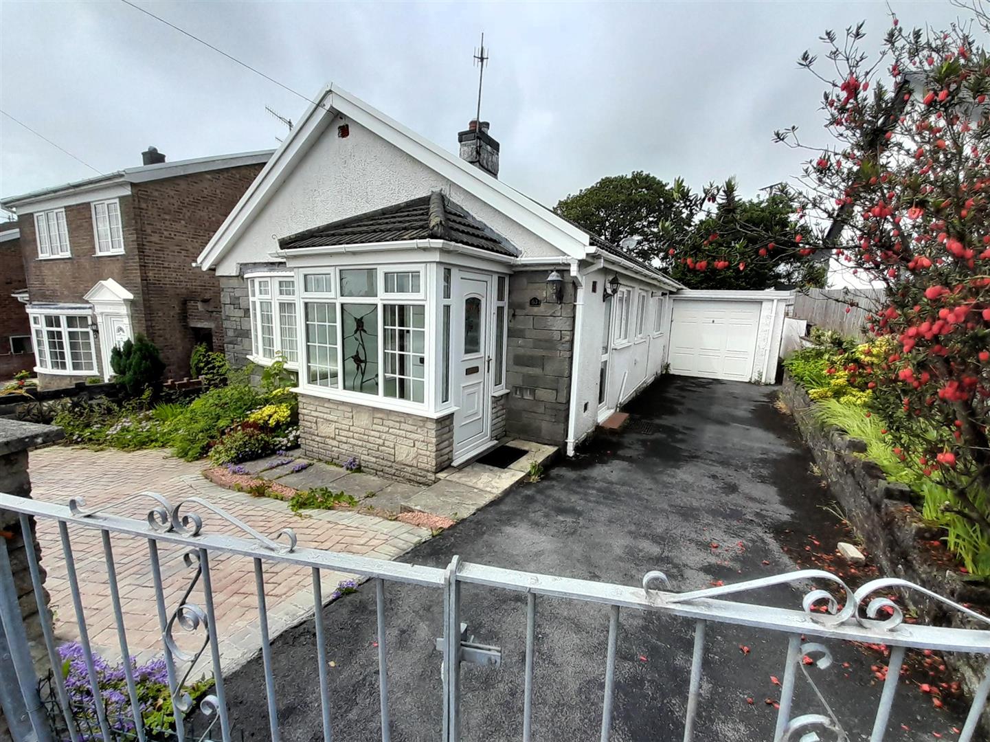 Hilltop, Llanelli, SA14 8DF